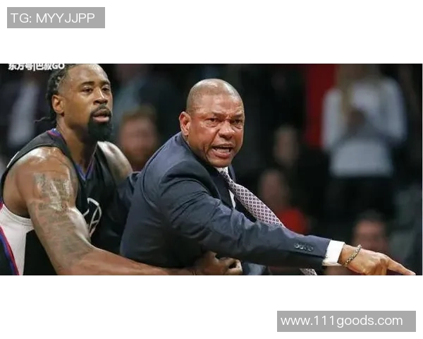 火箭主教练道格·里弗斯因涉嫌种族歧视被停职接任者为何人备受关注？